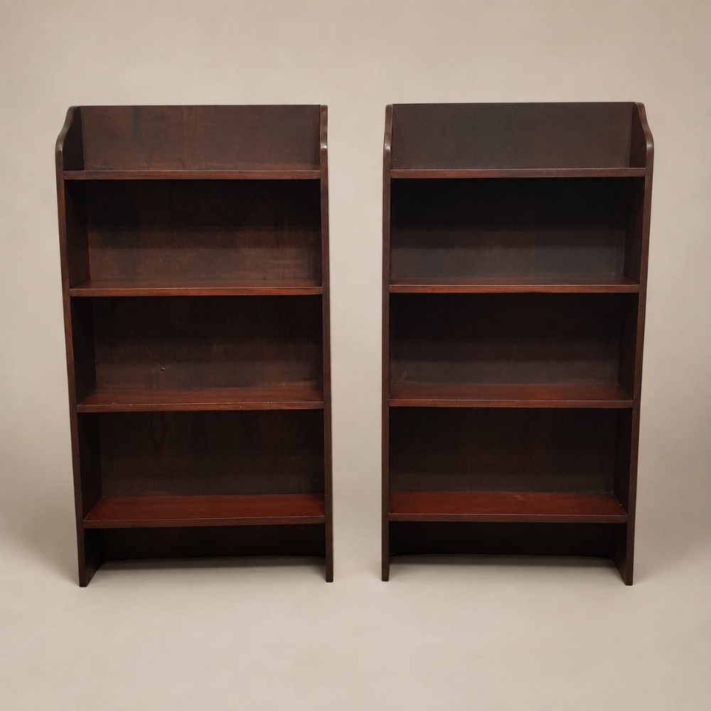 A PAIR OF SMALL MAHOGANY OPEN BOOKCASES C1920