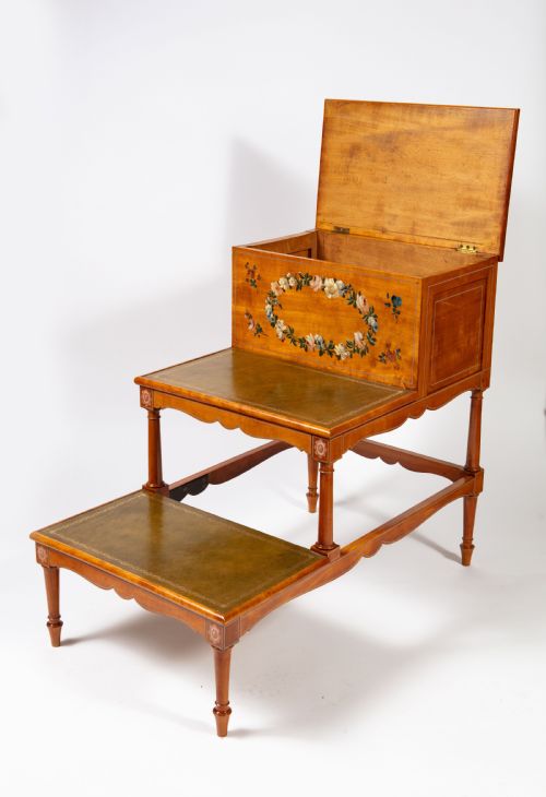 A PAIR OF GEORGE III SATINWOOD AND PAINTED BEDSTEPS ATTRIBUTED TO SEDDON SONS SHACKLETON - ADDITIONAL PHOTO 1