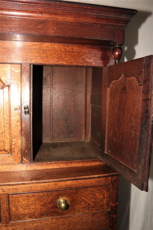 PERIOD OAK COURT CUPBOARD - ADDITIONAL PHOTO 9