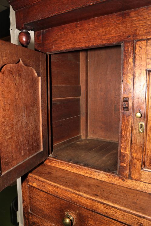 PERIOD OAK COURT CUPBOARD - ADDITIONAL PHOTO 10