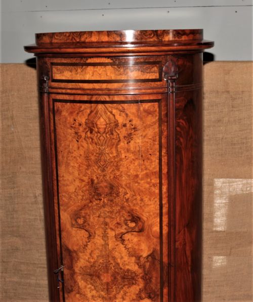QUALITY WALNUT PEDESTAL - ADDITIONAL PHOTO 1
