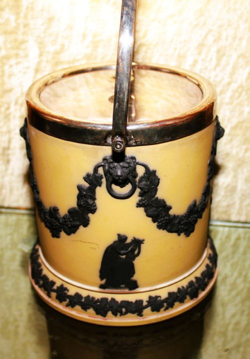 RARE 3 COLOUR WEDGWOOD BUSCUIT BARREL - ADDITIONAL PHOTO 1