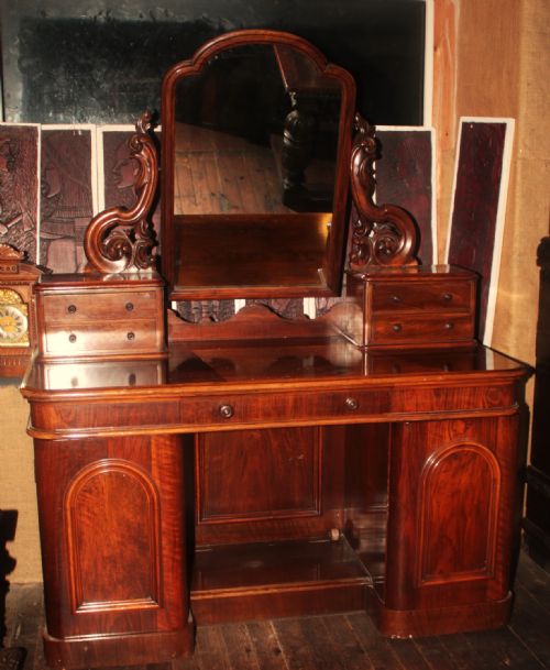 Victorian Walnut and Mahogany Dressing Chest/table.