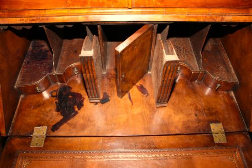 GEORGE III BUREAU BOOKCASE IN WALNUT - ADDITIONAL PHOTO 2