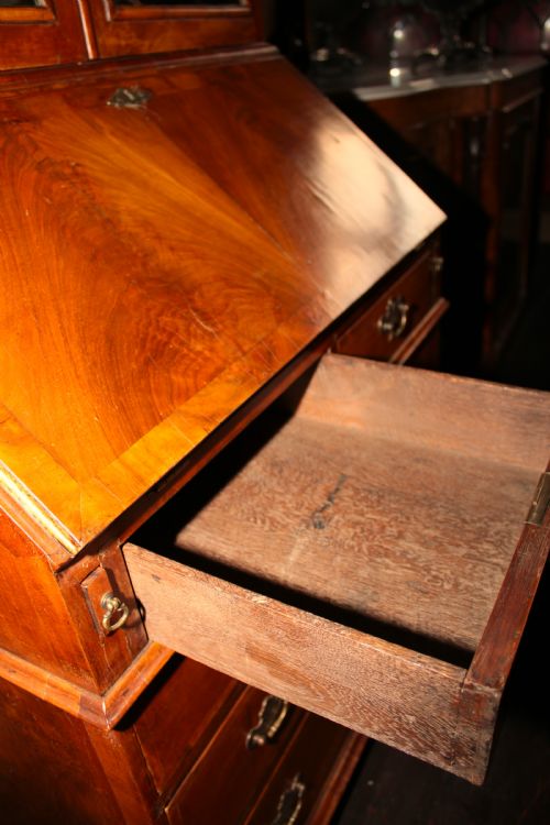 GEORGE III BUREAU BOOKCASE IN WALNUT - ADDITIONAL PHOTO 6