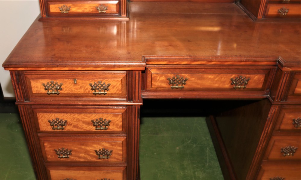 Aesthetic period dressing table. View IV
