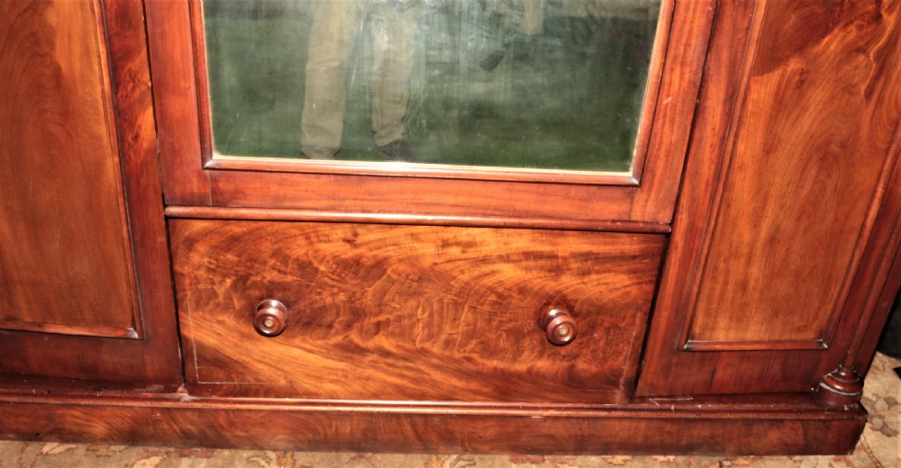 Victorian mahogany wardrobe. View II