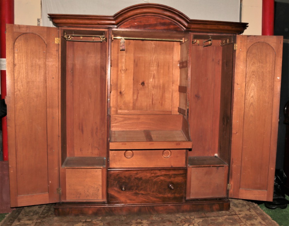 Victorian mahogany wardrobe. View VII