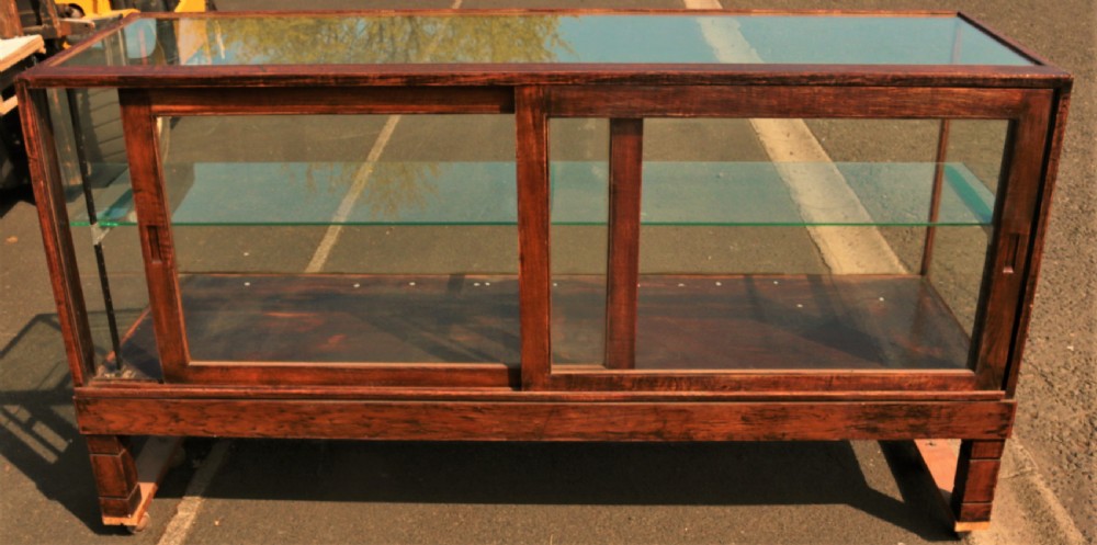 Shop display counter c1900. View III