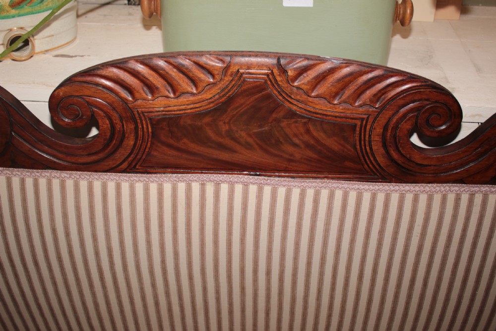 Regency couch View II