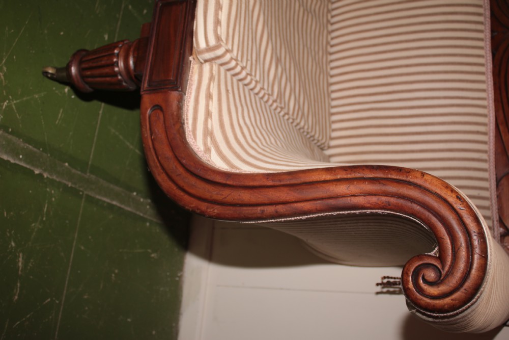 Regency couch View III