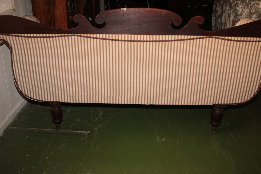 Regency couch View V