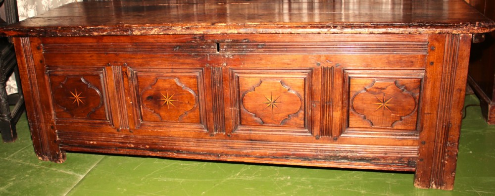 Perion oak Kist 17th century.