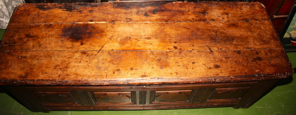 Perion oak Kist 17th century. View II