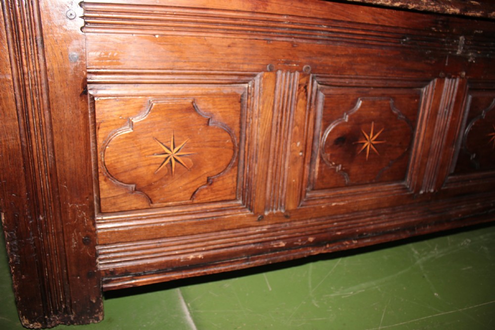 Perion oak Kist 17th century. View VI
