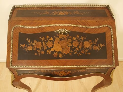 fig 1. A French Kingwood & Marquetry Bureau De Dame