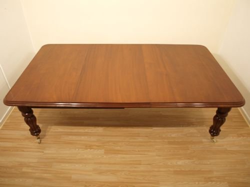 A Mahogany Early Victorian Extending Dining Table