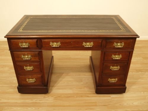 A Good Mahogany Edwardian Period Pedestal Desk