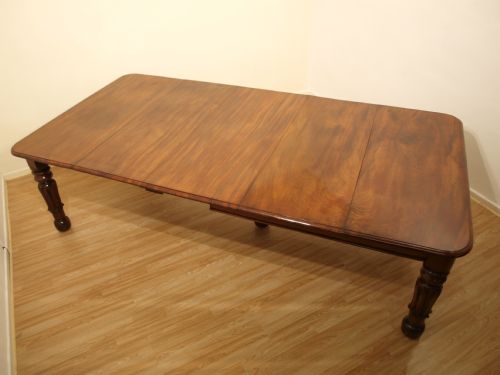 A Mahogany Early Victorian Extending Dining Table