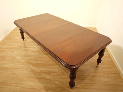 A Beautiful Mahogany Mid Victorian Extending Dining Table