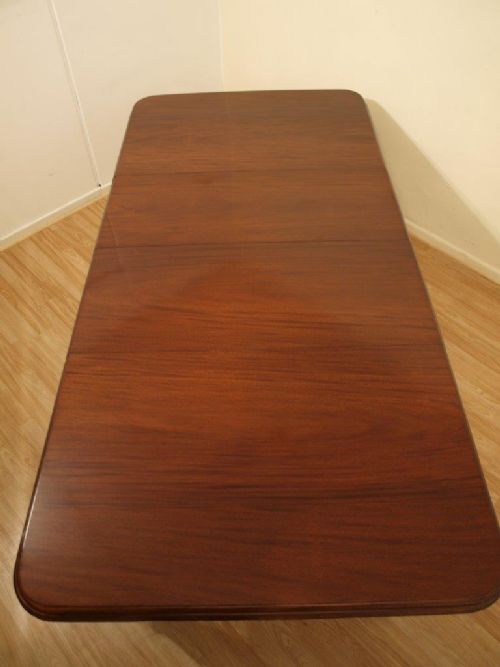 fig 1. A Mahogany Victorian Period Extending Dining Table