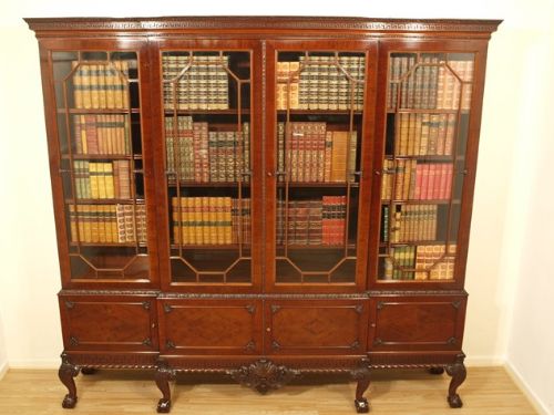 Superb Quality Mahogany Chippendale Style Breakfront Bookcase