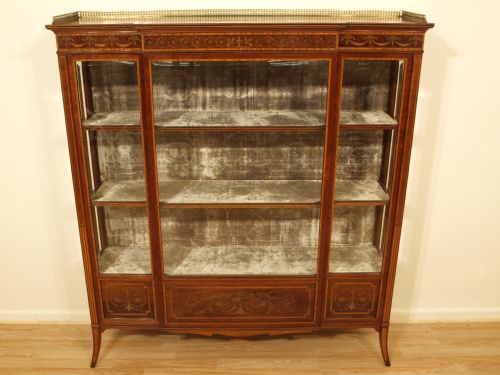 A Superb Mahogany Victorian Display Cabinet by Edwards & Roberts
