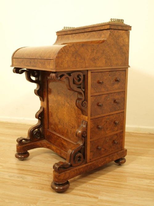 fig 1. A Beautiful Burr Walnut Victorian Period