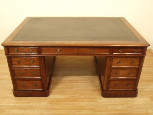 A Good Mahogany Victorian Period Antique Partners Desk