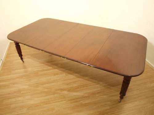 A Superb Mahogany Early Victorian Period Extending Antique Dining Table