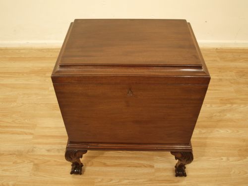 A Mahogany Edwardian Period George II Style Antique Cellaret