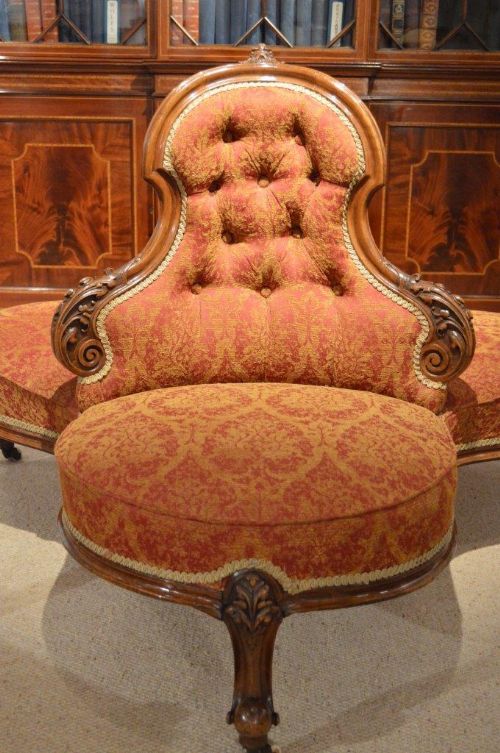 fig 1. A Beautiful Walnut Victorian Period Antique Conversation Settee