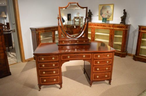 A Stunning Mahogany Edwardian Period Dressing Table & Mirror