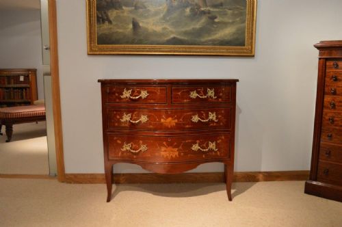 A Superb Quality Late Victorian Period Serpentine Mahogany Antique Chest of Drawers