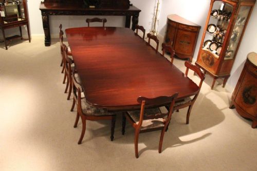 A Mahogany Early Victorian Period Extending Dining Table