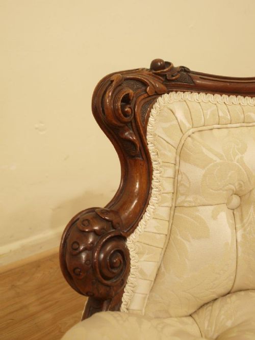 fig 1. A fine Quality Walnut Victorian Period Walnut Settee