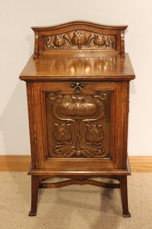 fig 1. An Oak Arts & Crafts Period Coal Box By Shapland & Petter Of Barnstaple