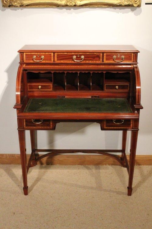 A Beautiful Mahogany Edwardian Period Cylinder Bureau/desk