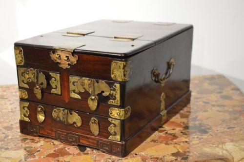 A Chinese Hongmu Dressing Case