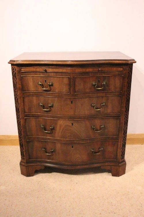 fig 1. A Mahogany Chippendale Style Serpentine Bachelors Chest