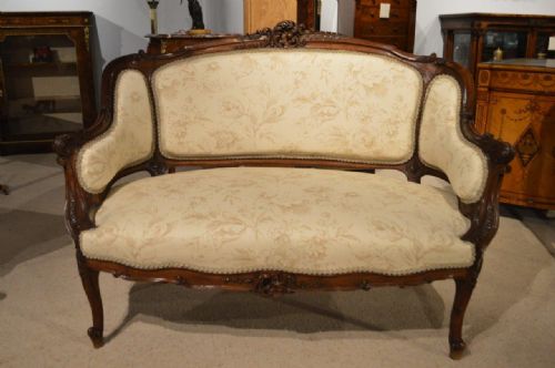 fig 1. A Finely Carved French Walnut Settee/Canapé 