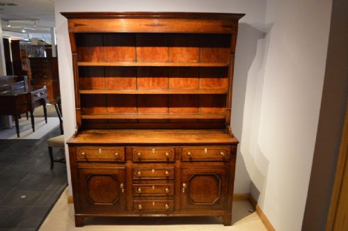 An Oak Early 19th Century Anglesey/north Wales Dresser & Rack