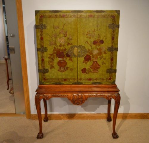 A George II Style Lacquered Chinoiserie Cocktail Cabinet on Stand