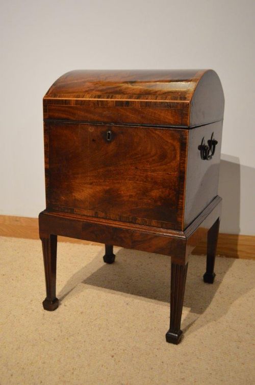A Good Mahogany George III Period Antique Cellaret