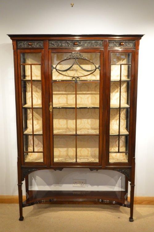 A Fine Quality Mahogany Edwardian Period Antique China Cabinet