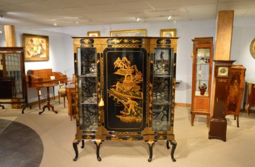 A Beautiful Black Lacquer & Chinoiserie Edwardian Period Display Cabinet