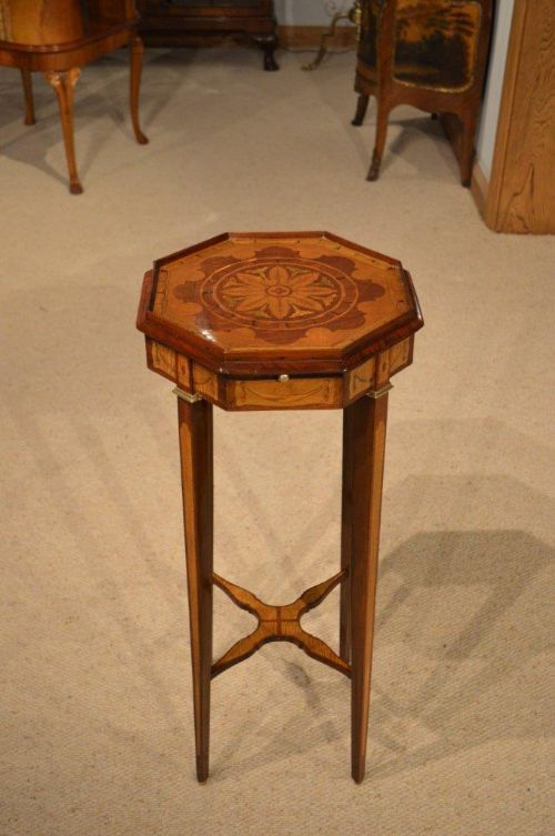 An Edwardian Period Sheraton Revival Mahogany Urn Stand