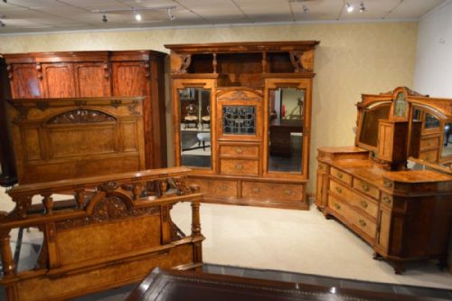 A Superb Quality Pollard Oak Late Victorian Period Bedroom Suite