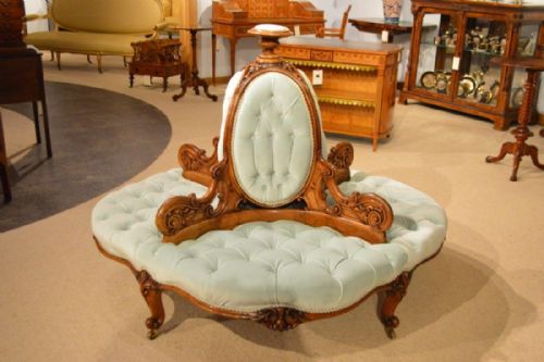 Rare & Stunning Victorian Period Walnut Antique Conversation Settee