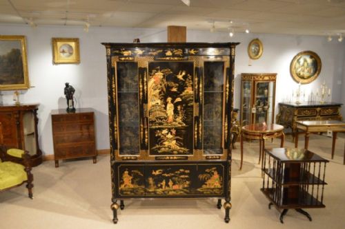 A Fine Quality Black & Gold Lacquered Edwardian Period Chinoiserie Cabinet